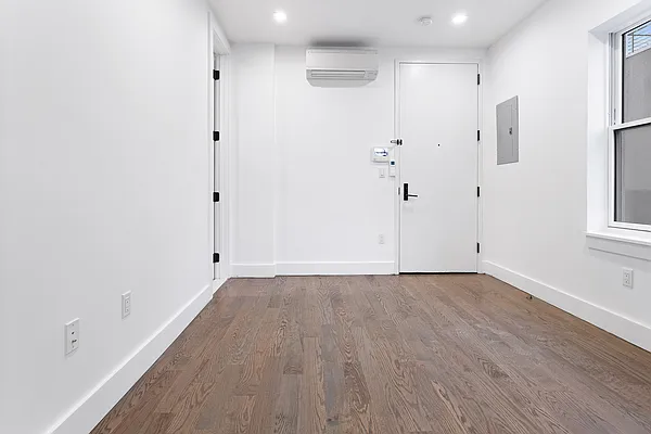 Rented by Safdie Realty Group | media 13