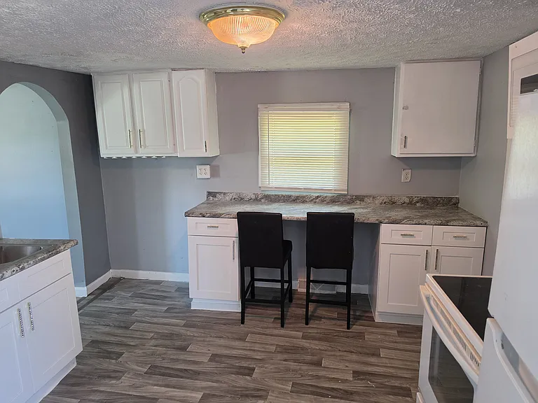 2124 Arthur Ave — Photo 5