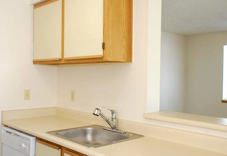 37th Street Apartments — Photo 7