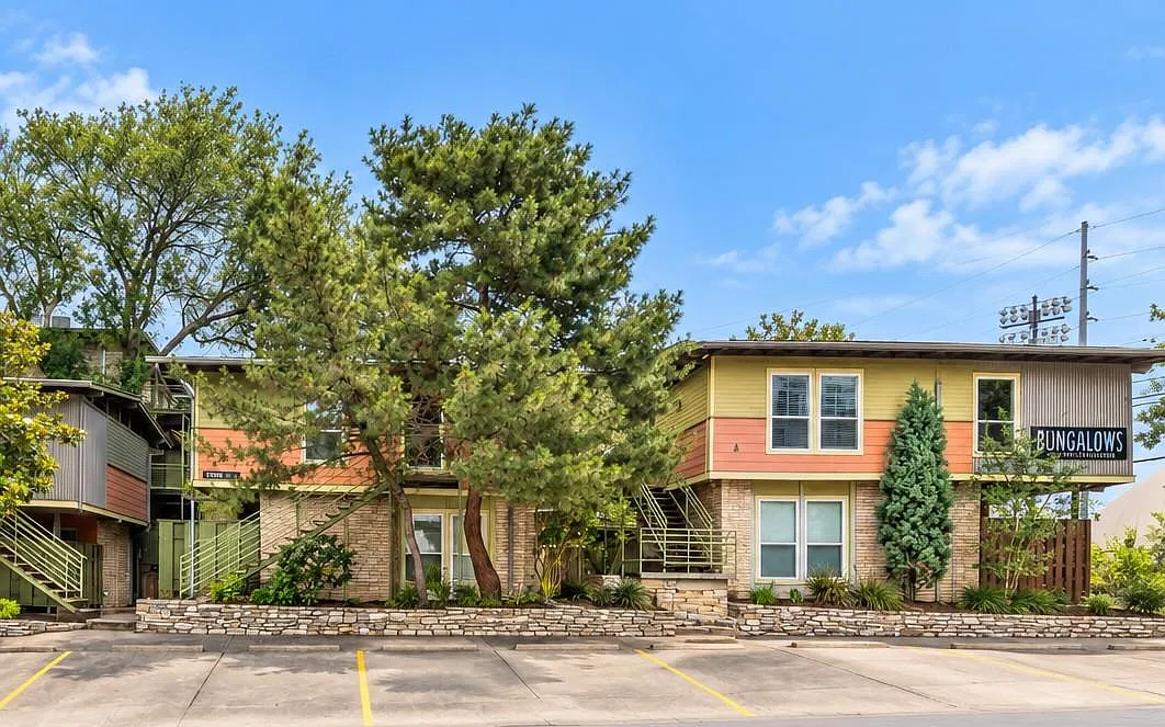 2 bed, 1.0 bath, 774 sqft, $1,500 — Photo 1