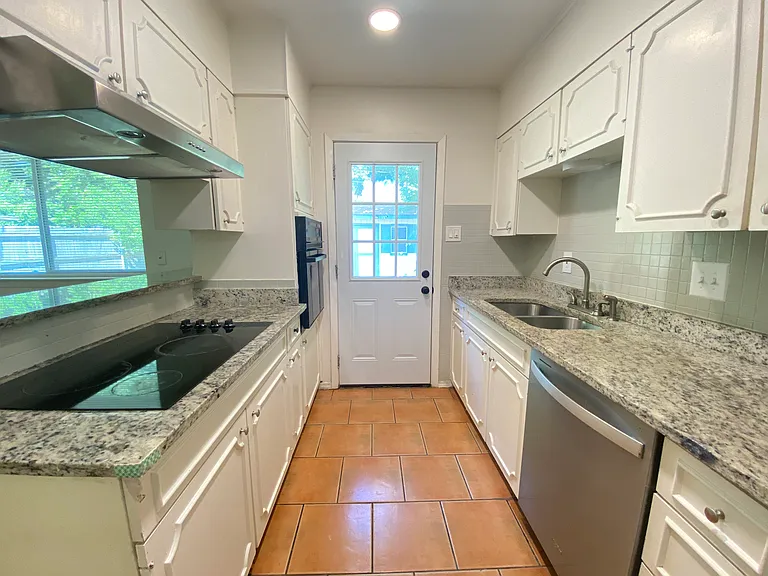 2711 Olympia Dr — Photo 12