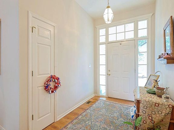3rd image of 5212 Stoneridge Dr
