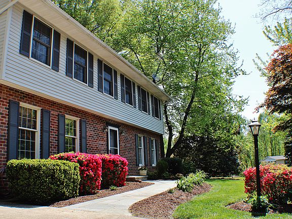 2nd image of 15065 Barkwood Dr