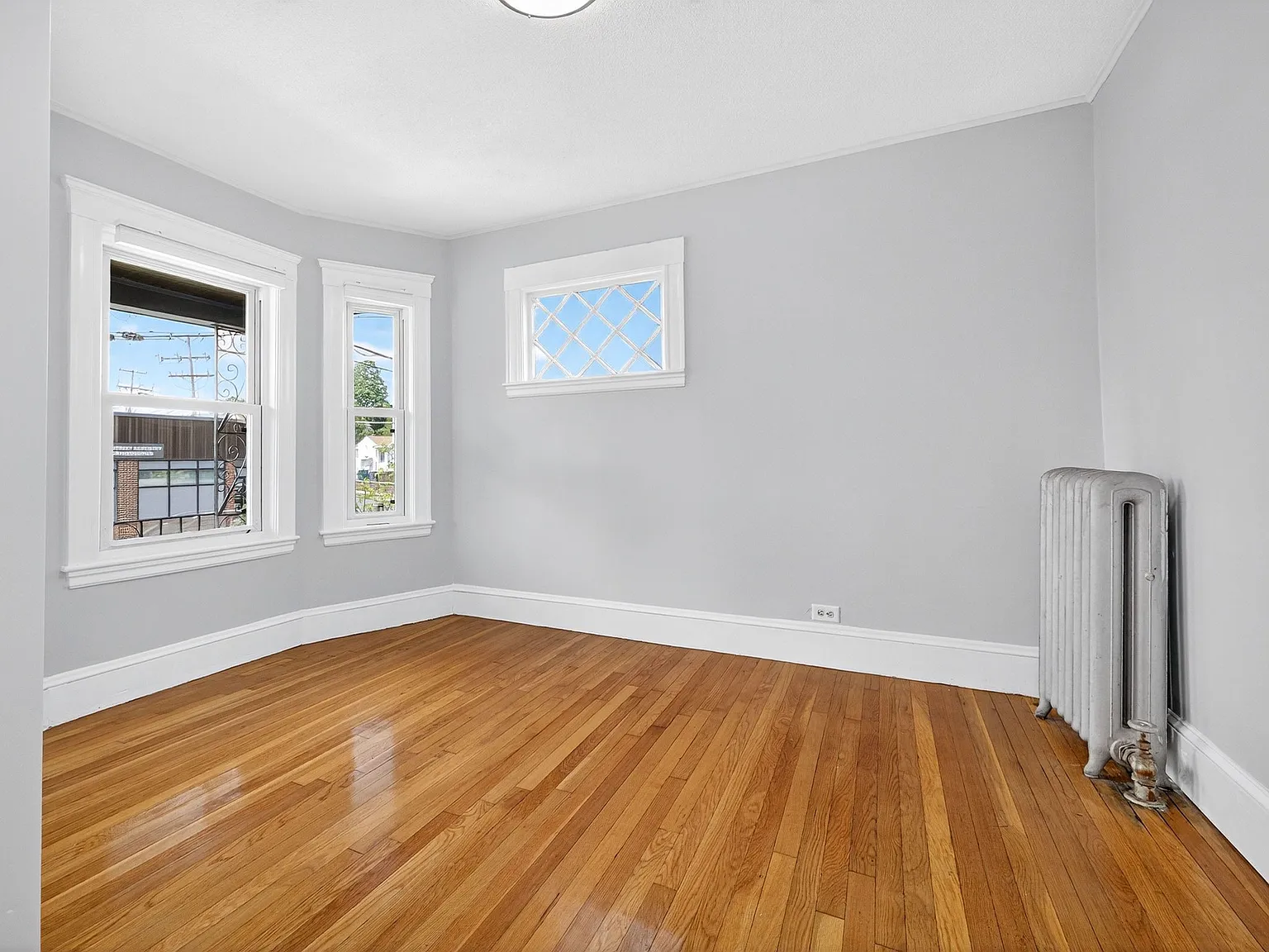 3 bed, 1200 sqft, $3,900 — Photo 2