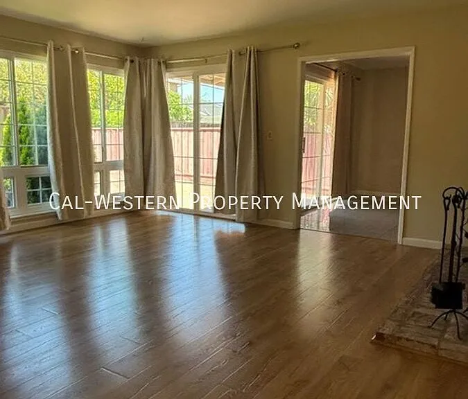 1521 Jasper Dr — Photo 3