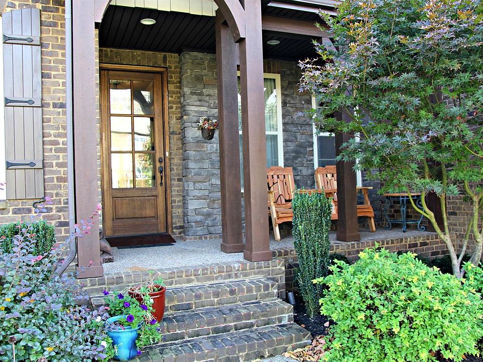 1st image of 300 Crescent Moon Cir