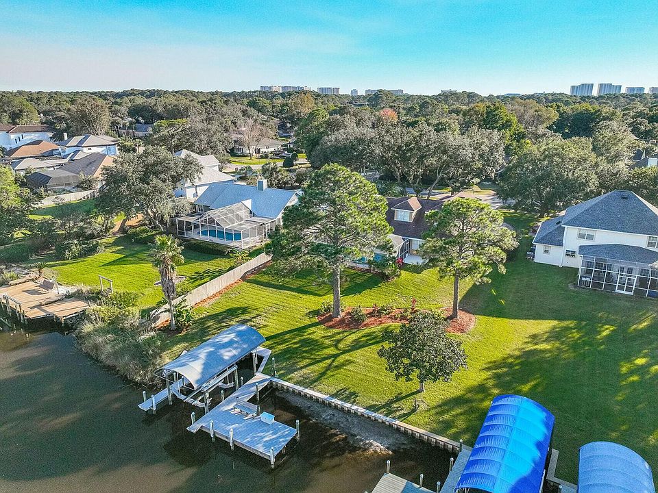1st image of 142 Country Club Dr W