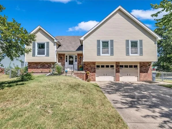 1924 E 151st Ter, Olathe, KS 66062