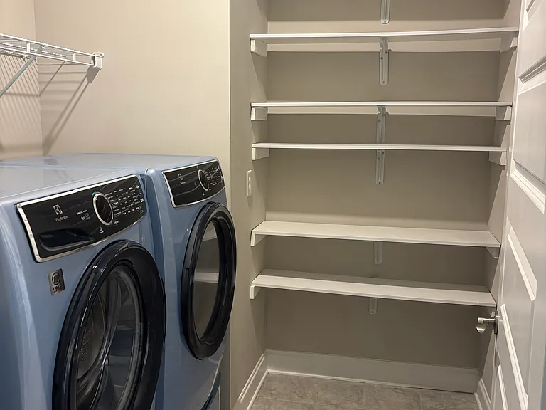 1060 Providence Loop — Photo 9