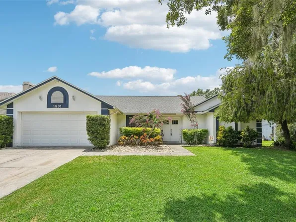 1801 Paddock Dr, Plant City, FL 33566