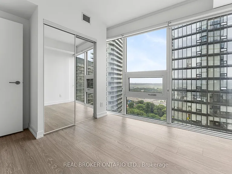 19 Western Battery Rd #2206 — Photo 10