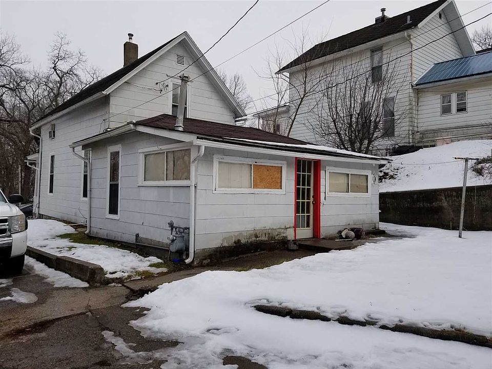 2nd image of 438 Main St