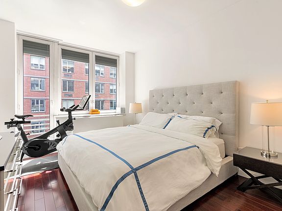 3rd image of 125 W 21st St APT 5D