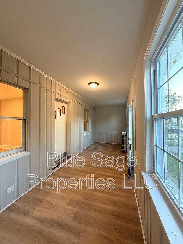 3 bed, 1.0 bath, 1264 sqft, $1,995 — Photo 2