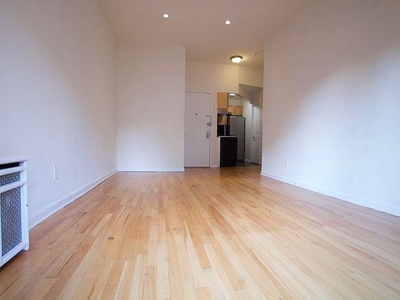 4th image of 16 W 75th St APT 5b