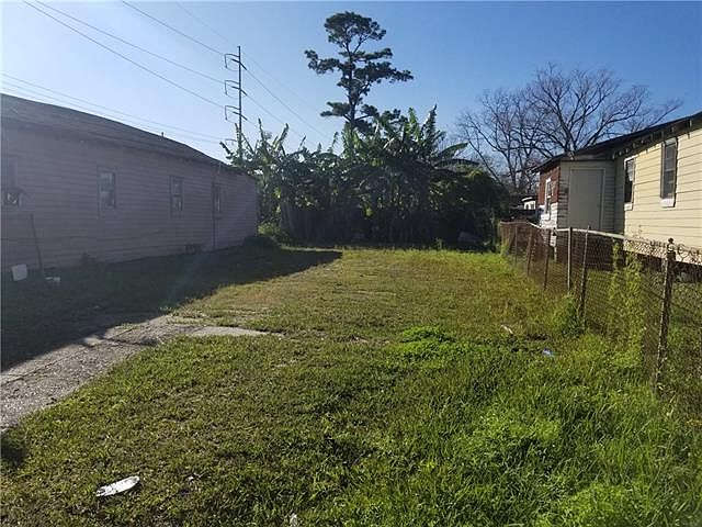 2nd image of 1708 S Causeway Blvd