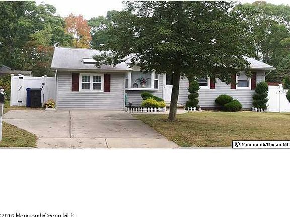 2nd image of 208 Maine St