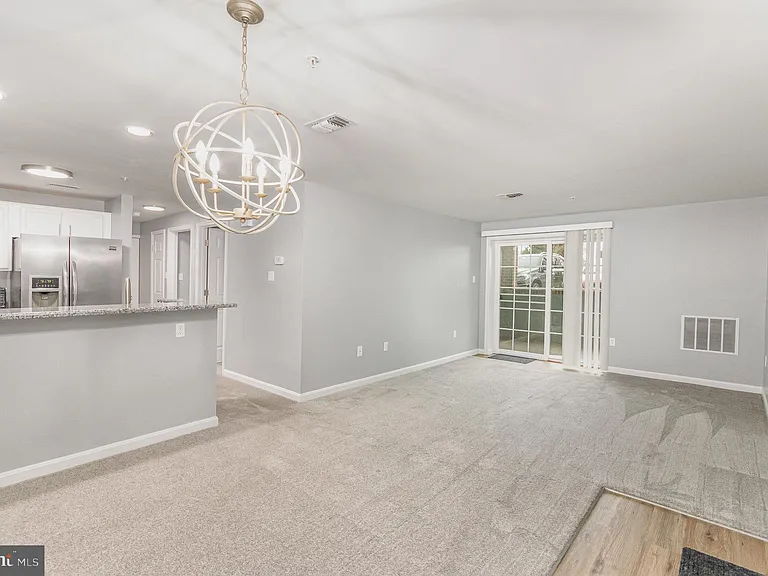 100 Grosvenor Ln #3 — Photo 9