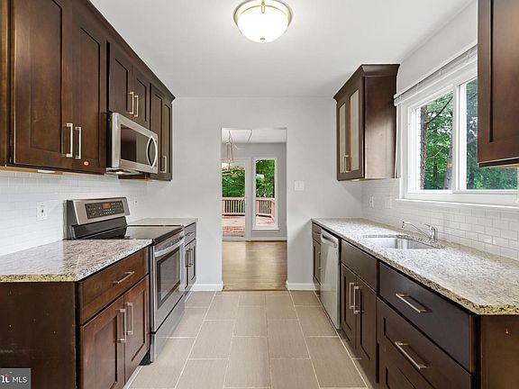 3rd image of 14114 Arctic Ave