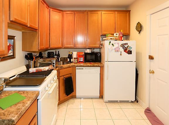 2nd image of 3323 N Lakewood Ave #6H
