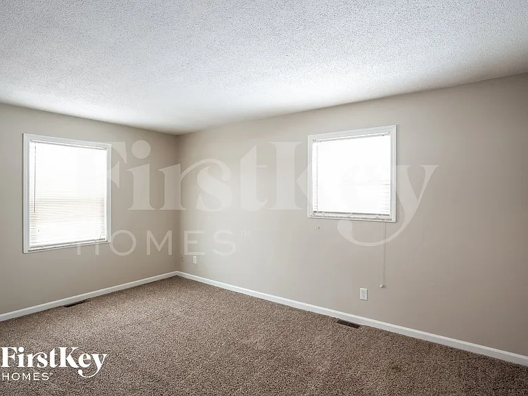 439 Fox Cir — Photo 10