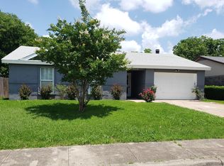 2318 Quail Hollow Dr, Grand Prairie, TX 75051