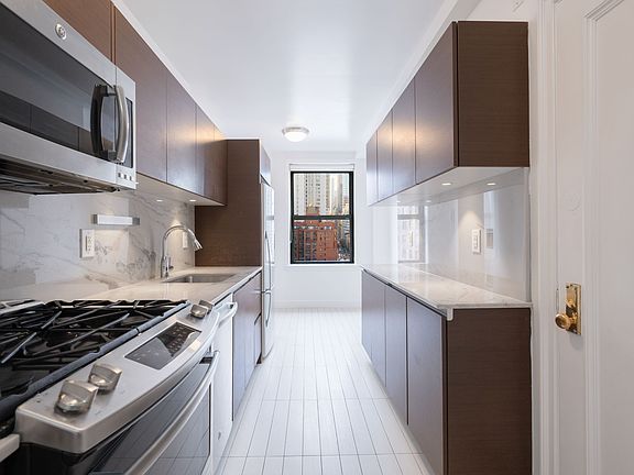 4th image of 400 E 58th St APT 12A