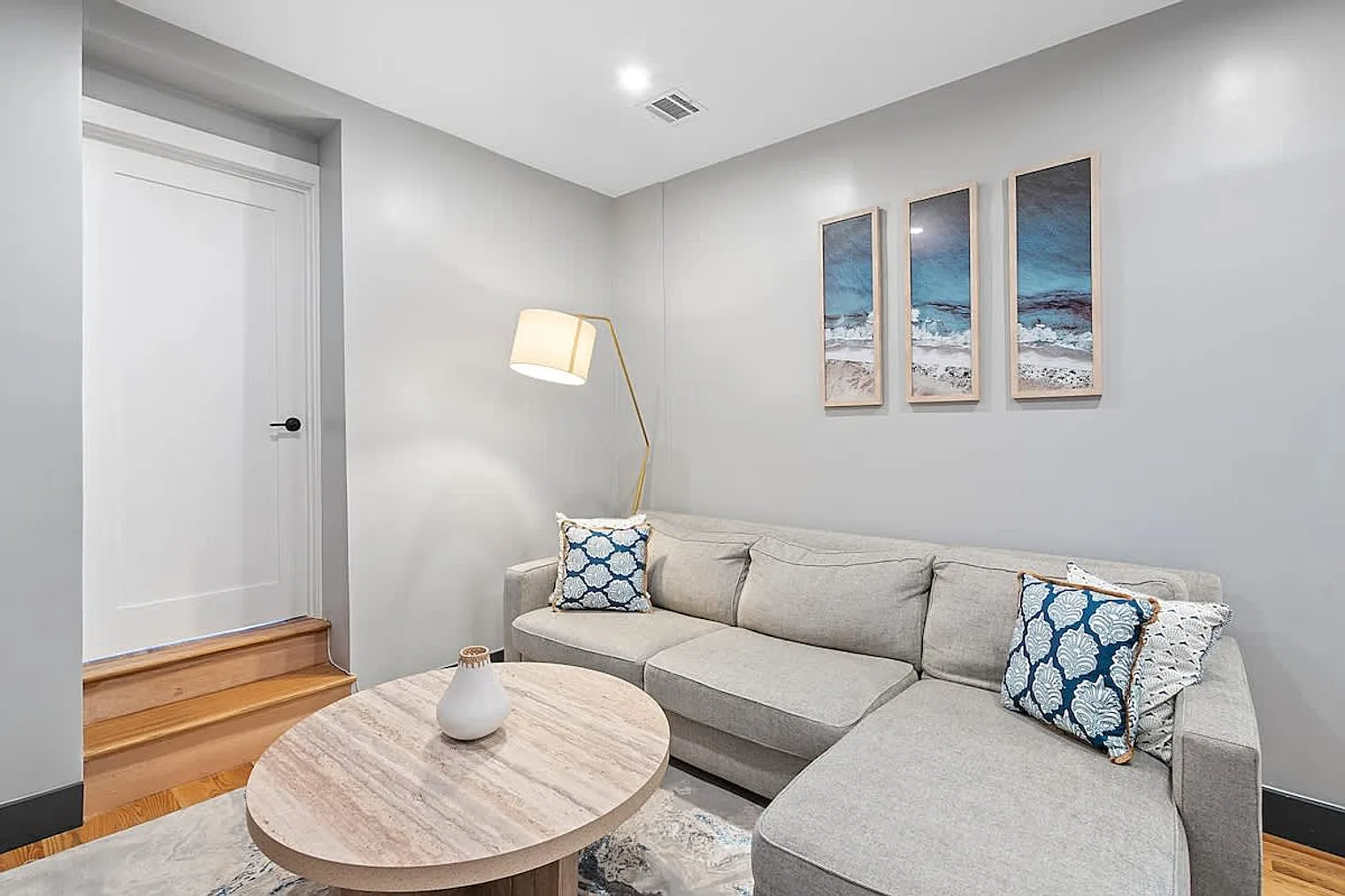2 bed, 1.0 bath, 1097 sqft, $5,596 — Photo 4