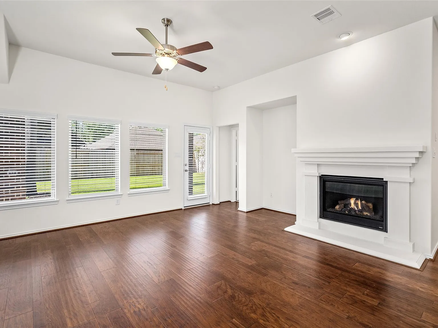 3 bed, 2.0 bath, 1756 sqft, $2,650 — Photo 3