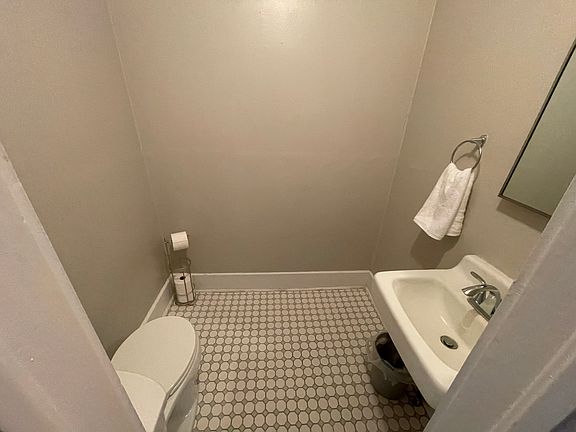5th image of 402 E Green Ave