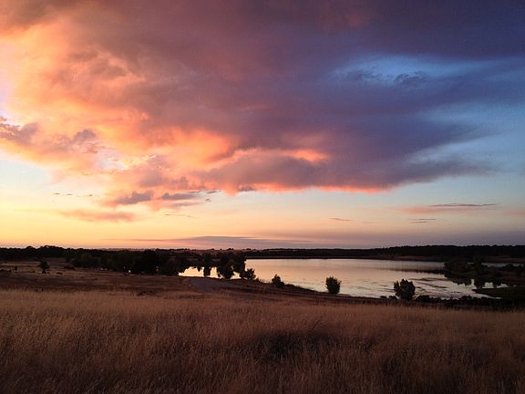 Lake 5 mins away
