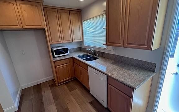 4th image of 392 E 19th St
