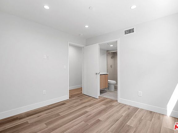 5th image of 14804 1/2 Vanowen St