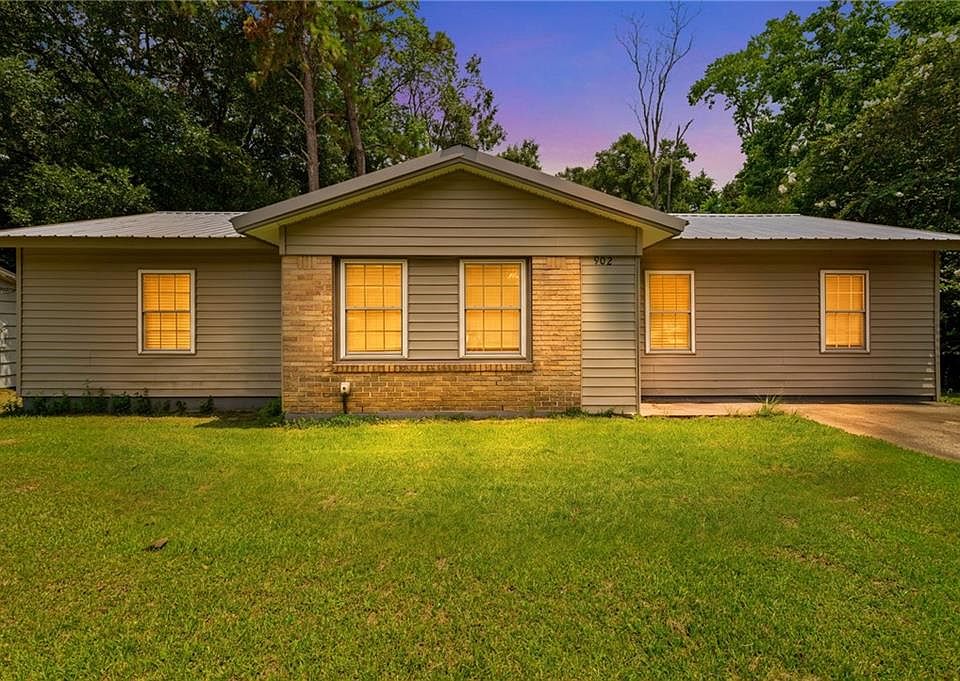 1st image of 902 Memory Ln