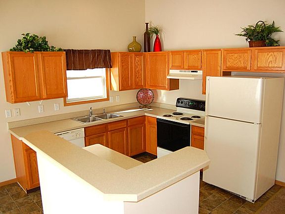 4th image of 100 Salinger Dr