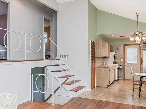 4th image of 7 Foxwood Ct