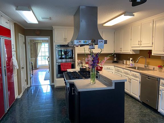 2nd image of 3600 Forsythe Ave