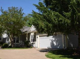 8048 Cobblestone Rd, Urbandale, IA 50322