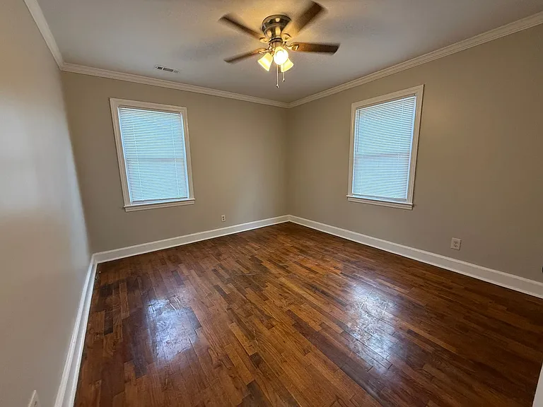426 N Elm St NW — Photo 8