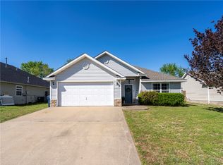 1003 Sunrise Cir, Siloam Springs, AR 72761