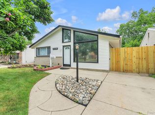 25288 Hopkins St, Dearborn Heights, MI 48125