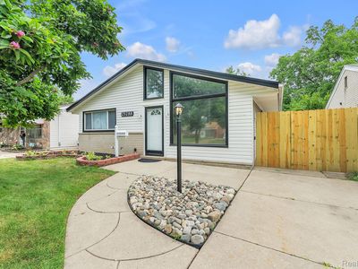 25288 Hopkins St, Dearborn Heights, MI, 48125
