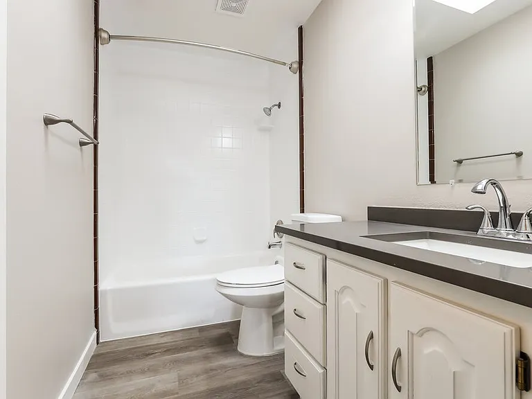 149 N 400 W — Photo 13