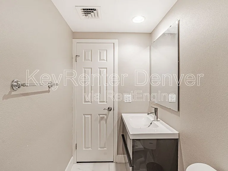 800 N Pearl St #202 — Photo 9