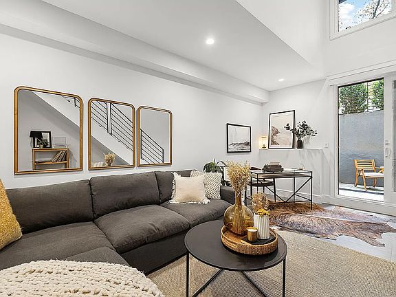 3rd image of 984 Bergen St #1