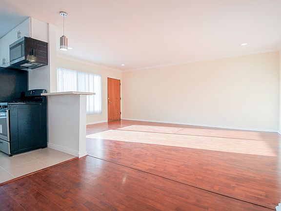 4th image of 1718 S Bundy Dr APT 1