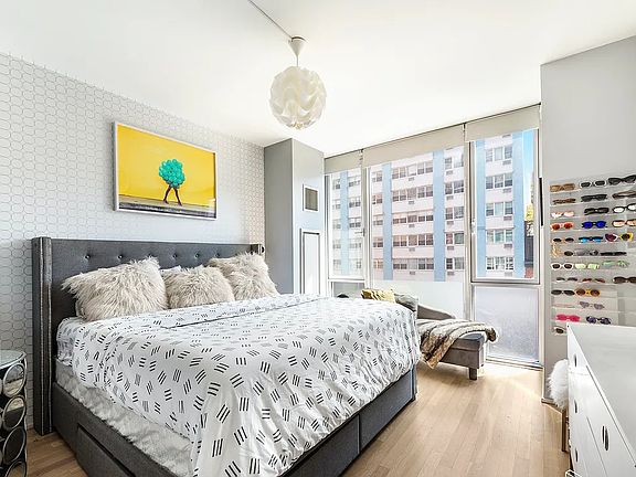 4th image of 110 3rd Ave APT 4d