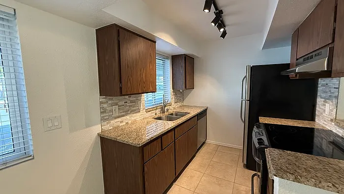 4554 E Paradise Village Pkwy N #164 — Photo 6