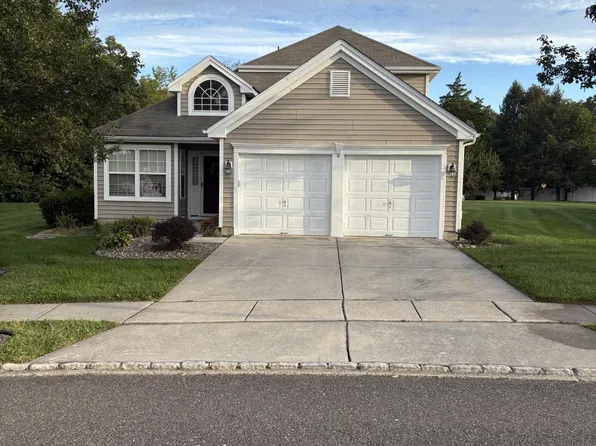 12 Maple Leaf Cir, Sewell, NJ 08080