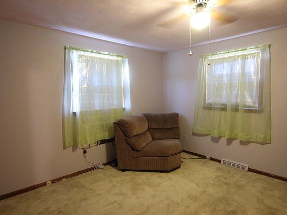 4th image of 2403 8th Ave